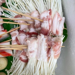 สามชั้นพันเห็ดเข็มทอง