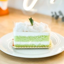 เค้กใบเตยมะพร้าว สี่เหลี่ยม 4x8 cm