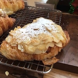 ครัวซองค์อัลมอนด์