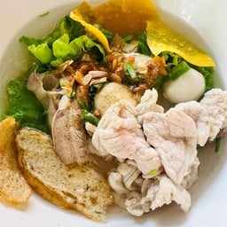ก๋วยเตี๋ยวหมูต้มยำน้ำใส