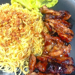 บะหมี่คลุก  ไก่ย่างพริกน้ำปลา