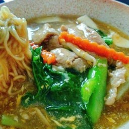 ราดหน้า เส้นมาม่า