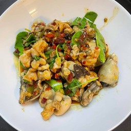 ผัดกะเพรากบ