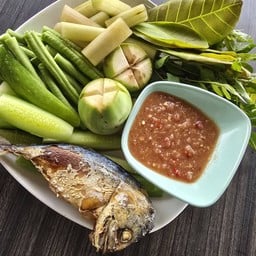 น้ำพริก+ผักสด+ปลาทู