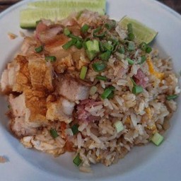 ข้าวผัดหมูกรอบ+แหนม