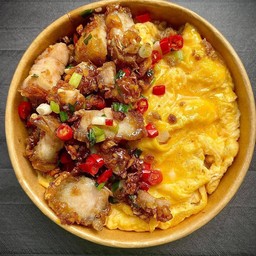 หมูกรอบผัดพริกเกลือ ไข่ข้น(ใช้ไข่2ฟอง)