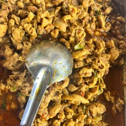ไก่ผัดพริกแกง (กับข้าว)