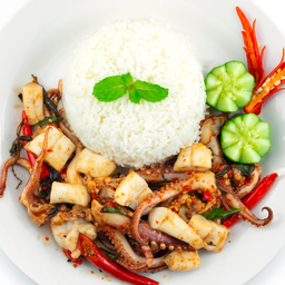 ผัดเผ็ดหมึกราดข้าว