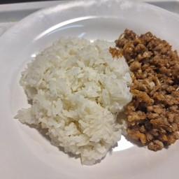 ข้าวหมูสับกระเทียม ( หมูกระเทียม )