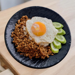 หมูสับกระเทียมพริกไทยราดข้าว