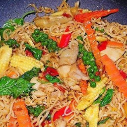 มาม่าผัดขี้เมาทะเล