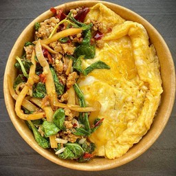 กะเพราหมูสับหน่อไม้ดอง ไข่ข้น (ใช้ไข่2ฟอง)