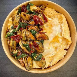 กะเพราหอยแมลงภู่ ไข่ข้น (ใช้ไข่2ฟอง)