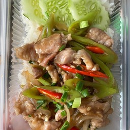 หมูชิ้นผัดพริกอ่อน
