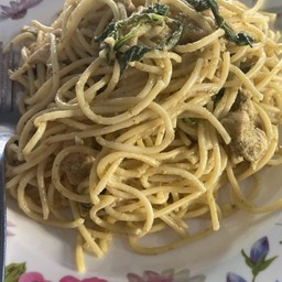 สปาเก็ตตี้ผัดซอสแกงเขียวหวาน