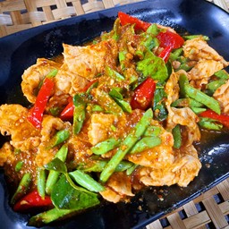 ผัดพริกแกงหมู