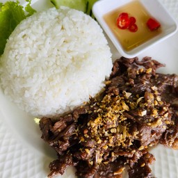 ข้าวเนื้อกระเทียม