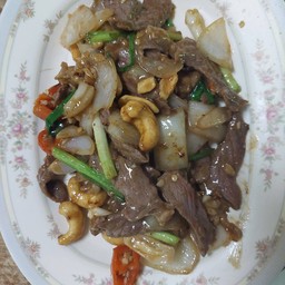 เนื้อผัดเม็ดมะม่วง