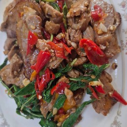 เป็ดผัดกะเพรากลาง