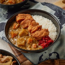 ข้าวหน้าแกงกะหรี่ไก่คาราอาเกะ