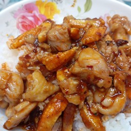 ผัดพริกเผาไก่ แถมฟรีไข่ดาว