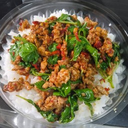 ผัดกระเพราหมูสับเป็นกับข้าว