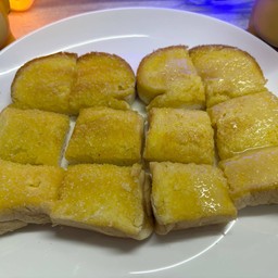 ขนมปังปิ้ง เนย นม น้ำตาล