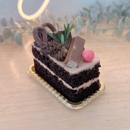 เค้กช็อกนมสด สี่เหลี่ยม 4x8cm