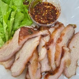 คอหมูย่างกล่องละ 2 ขีด 140 บาท