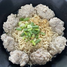 มาม่าพิเศษรสหมูสับใส่หมู