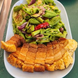 ตำถั่วหมูกรอบ