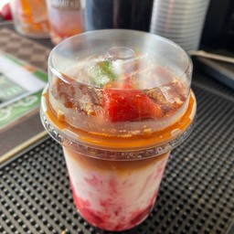 นมสดสตอเบอรี่ชาไทย