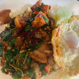 ข้าวกระเพราหมูกรอบ