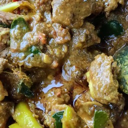 แกงคั่วกระดูกหมูหัวข่า