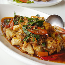 ไก่ผัดฉ่าราดข้าว