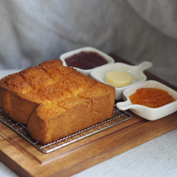 Shokupan  toast with jams