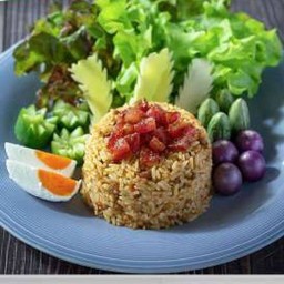 ข้าวผัดน้ำพริกลงเรือ