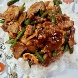 ผัดพริกแกง