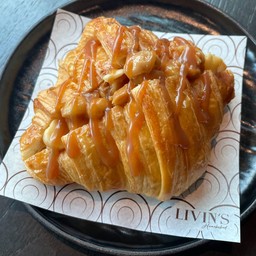 MACADAMIA CARAMEL CROISSANT