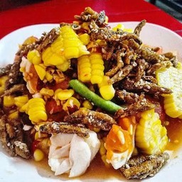 ตำข้าวโพดปลากรอบ