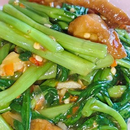 ข้าวผัดผักบุ้งหมูแดด