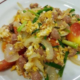 แหนมผัดไข่ราดข้าว