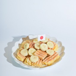 ปังโรตีกล้วย ราดนมน้ำตาล