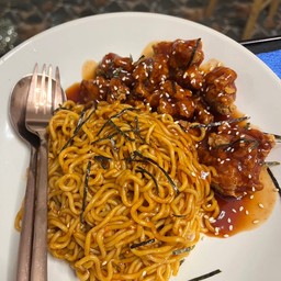 มาม่าไก่กรอบซอสเกาหลี