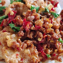 ข้าวกะเพราเนื้อสับ+หมูชิ้น