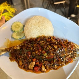 ข้าวราดพริกปลาทู