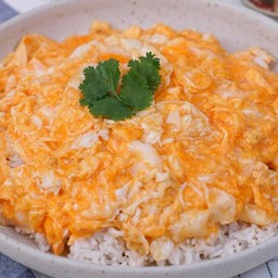 ข้าวไข่คั่วน้ำปลาแท้ (ไข่2ฟอง)