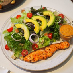 สลัดแซลมอนย่างอะโวคาโด