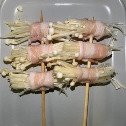 สามชั้นพันเห็ดเข็มทอง