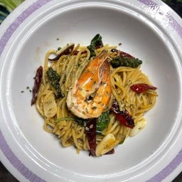 สปาเก็ตตี้ผัดพริกแห้งกุ้ง